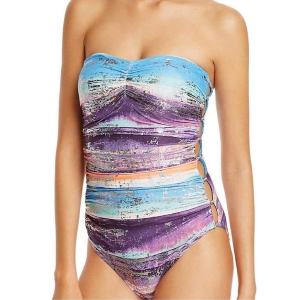 Side cut out Swimsuit 4